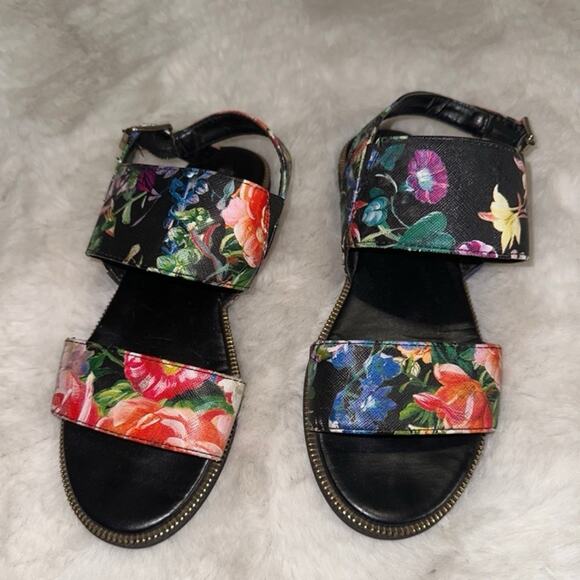 FOREVER 21 Floral Sandals - Picture 2 of 7